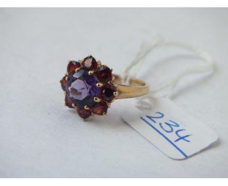 A large amethyst and garnet cluster ring - size M - 3gms