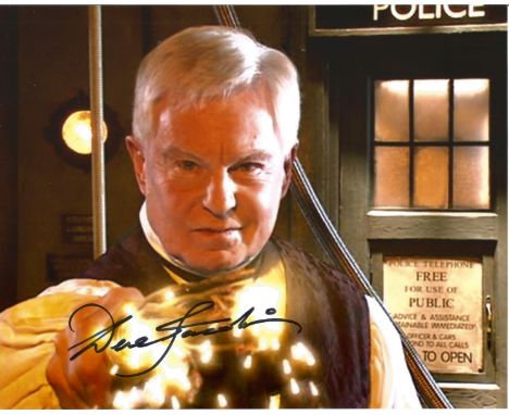 Derek Jacobi signed 10x8 Dr Who photo. Sir Derek George Jacobi CBE born 22 October 1938 is an English actor and director. A f