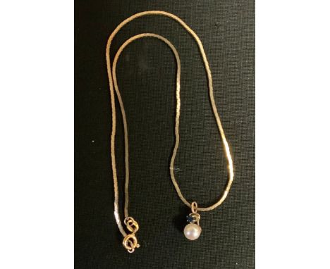 A  9ct gold necklace, with pearl and sapphire pendant, 4g gross 