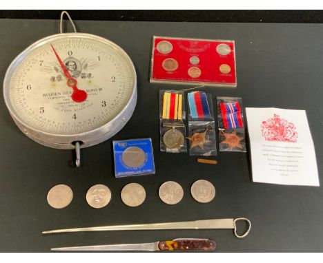 A World War II three piece medals group, later issues, 39-45 star, Africa Star with 1st army bar, War Medal, with case of iss