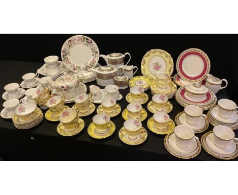 English China - Wedgewood ‘Hathaway Rose’ teapot, six dinner plates, three side plates;  Wedgewood ‘Whitehall’ pattern plates