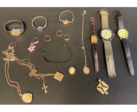 A  XINEW W men's military sports watch;  Timex Quartz watch others, Sekonda, Smiths, Raval;  fashion jewellery;  etc 