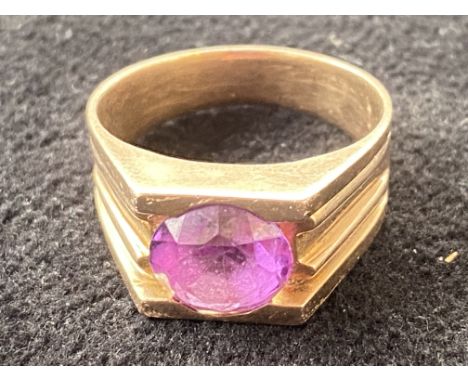 Gents yellow metal dress ring set with large possibly amethyst stone Weight 9.5g Size W