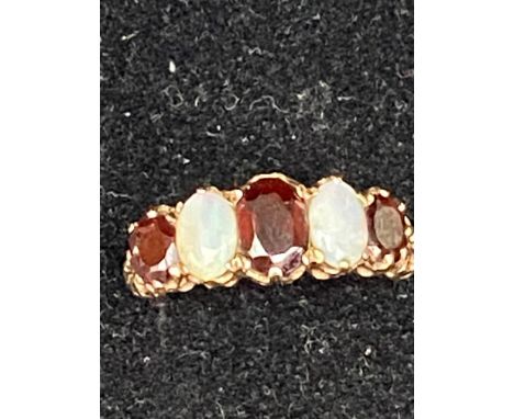 9ct Gold ring set with 2 opals &amp; 3 red stones Weight 3.8g Size O