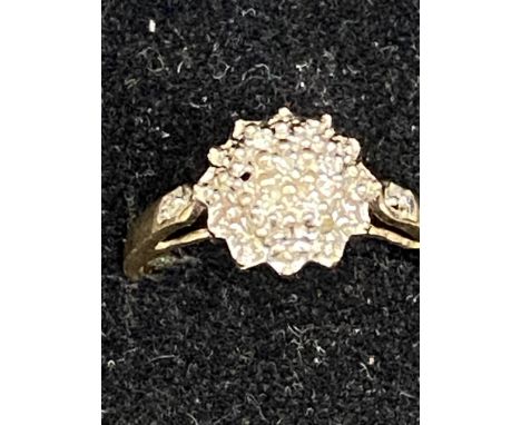 9ct gold diamond cluster ring Size Q