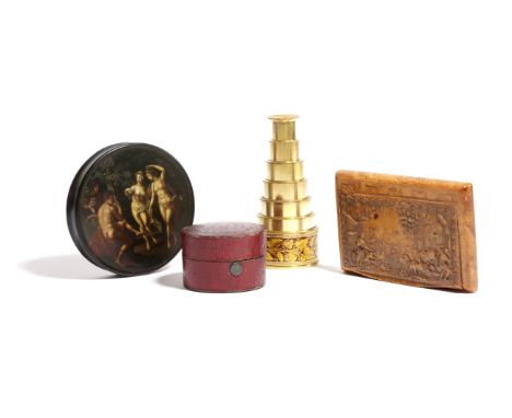 λ A FRENCH GILT BRASS MONOCULAR OPERA OR SPY GLASS EARLY 19TH CENTURY with a six draw telescopic action, decorated in enamel 