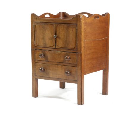 A GEORGE III MAHOGANY TRAY-TOP BEDSIDE COMMODE EARLY 19TH CENTURY inlaid with ebonised stringing, the galleried top pierced w