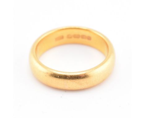 A hallmarked 22ct gold band ring. The 22ct gold band ring hallmarked for Birmingham, 1926. Maker's mark WM. Width 4mm. Size K