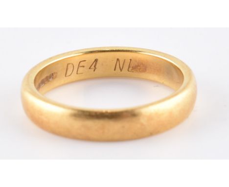 A hallmarked 18ct gold band ring. Hallmarked London. Marked Euro wed to inner shank. Total weight 4.93g. All weights, measure