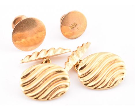 A pair of 18ct gold marked torpedo cufflinks and 2 button studs. All marked 18ct. Total weight 10.25g. All weights, measureme