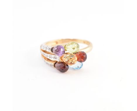 A hallmarked 9ct gold multi-stone crossover ring. The 9ct yellow gold ring having faceted garnet, amethyst and citrine to tri