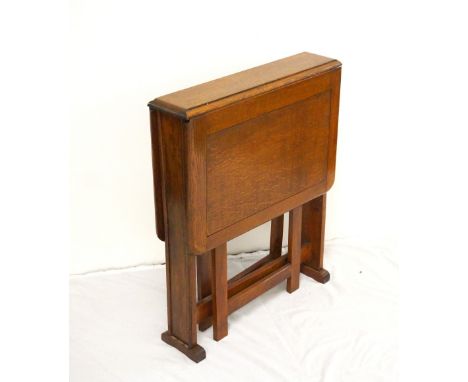 SMALL 1930's OAK DROP-LEAF TEA TABLE
with gate-leg support structure, 90.3cm long x 60.3cm wide