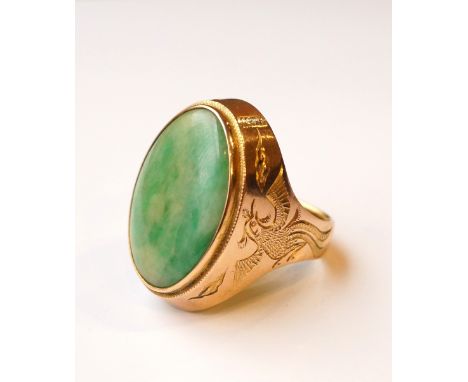 CHINESE JADE SET RING
on gold shank with character hallmark, the shoulders engraved with a dragon and a phoenix, ring size O