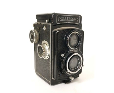 ROLLEICORD TWIN LENS CAMERA
numbered '779683', with Heidoscop-Anastigmat 1:3,2 f=7,5cm and Triostar 1:3,5 f=7,5cm lenses, wit