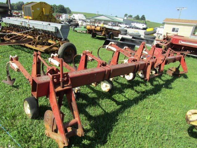 IH 153 Grow Row Cultivator