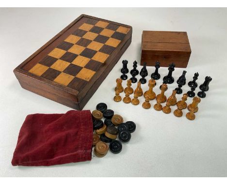 STAUNTON; a full set of early 20th century weighted chess pieces, height of king 8.5cm, Staunton logo to several pieces, a la