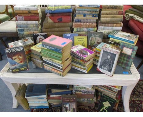 Mid 20th century novels to include First Editions including The Dashiell Hammett Omnibus, King Cotton by Thomas Armstrong 