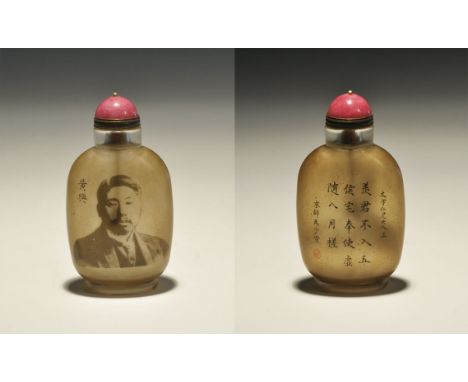 20th century AD. A glass snuff bottle with sepia portrait and blocks of calligraphic text; supplied in a silk-lined case. 109