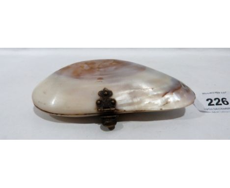 A 19th century continental mother-of-pearl shell bivalve purse. 4½' wide