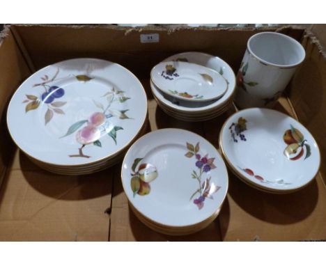 A quantity of Royal Worcester crockery