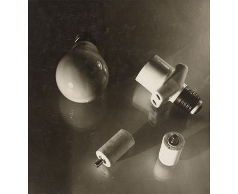 Werner David Feist (Augsburg 1909 – 1998 Côte Saint-Luc/Montreal). Das Leben der toten Dinge, elektrisches Stilleben [sic]. 1