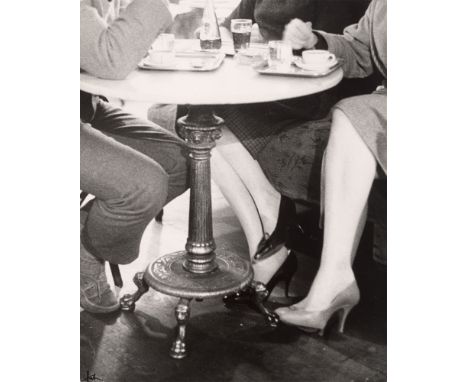 Franz Hubmann (Ebreichsdorf 1914 – 2007 Wien). Das Café Hawelka. 1956/57Vintage. Silbergelatineabzug. Agfa-Brovira-Papier.  2