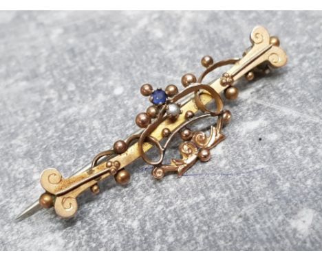 9ct amethyst and pearl bar brooch, 2g gross