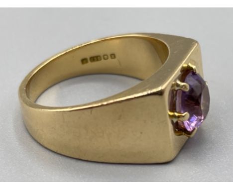 Vintage 18ct heavy gold Amethyst gents ring. Size R 13g