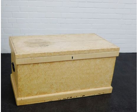 A painted pine storage trunk with lift up top and handles to side, 50 x 96cm 