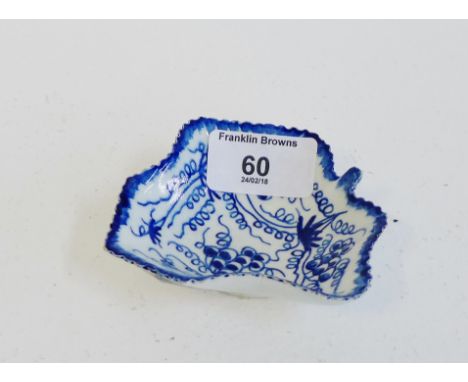 Bow blue and white pickle dish with fruit and leaf pattern, 9cm wide 
