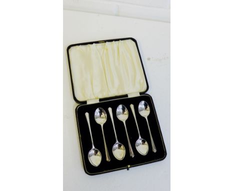 George VI silver teaspoons in fitted case, makers marks William Hair Haseler, Birmingham, 1939