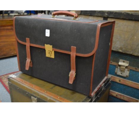 Lloyd Jennings of London, a leather and canvas eight bottle travelling trunk.