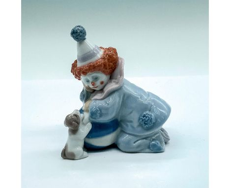 Glossy finish; Lladro backstamp. This item has its original box. Box measures: 8"L x 5.25"W x 4.75"H. Issued: 1980 - 1981Dime