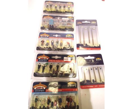 Bachmann accessory packs x7; shopping figures, station staff, construction workers, site tools, Police, lamp posts x2, all ne