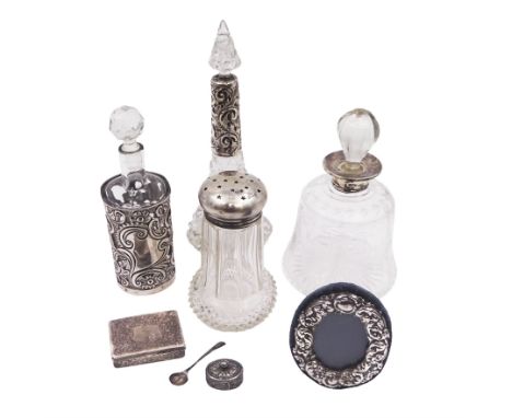 Group of silver, comprising small silver mounted oval photograph frame, snuff box, pill box, salt spoon, and four cut/moulded