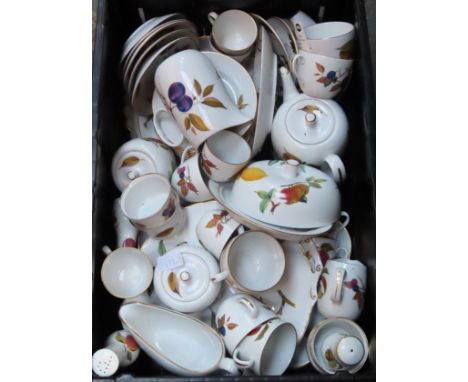 Large quantity of Royal Worcester Evesham china

All in used condition, unchecked 