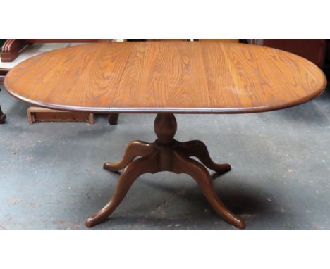 Dark Ercol 20th century oak extending dining table with one leaf. Approx. 73cm H 148cm W x 98cm D

Reasonable used condition,