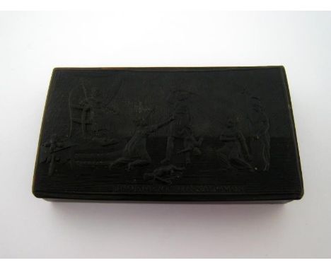 A moulded horn snuff box, the lid with a scene of the Judgement of Solomon. 9.5x5.5x2cm. 