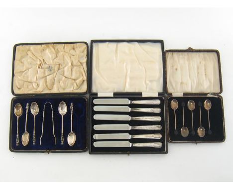 A boxed set of six silver handled tea knives, Sheffield, 1933, a part set of five silver apostle spoons and tongs, Sheffield 