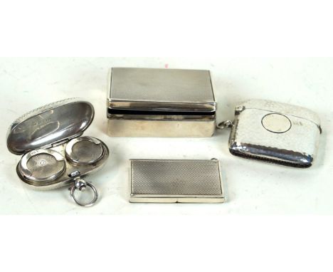 An Edwardian silver sovereign case
With two vacant spaces for a full and half sovereign, with engraved leaf decoration and a 
