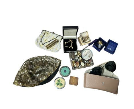 1930s and later costume jewellery and accessories to include a sequined skull cap or cocktail hat, a beaded purse with chain 