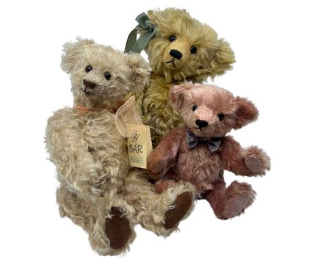 Three artist bears to include Molly a 'Bearwoods Bear' by Elaine Davies 1 of 25, Franz a 'EH Bår 1 of 1 with glass eyes, blon