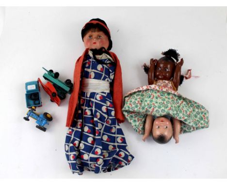 A vintage Topsy-Turvy doll and a papier-mâché doll (2).