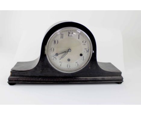 Three 1920s/30s oak-cased mantel clocks (3). CONDITION REPORT Please note that this lot is not suitable for our in-house post