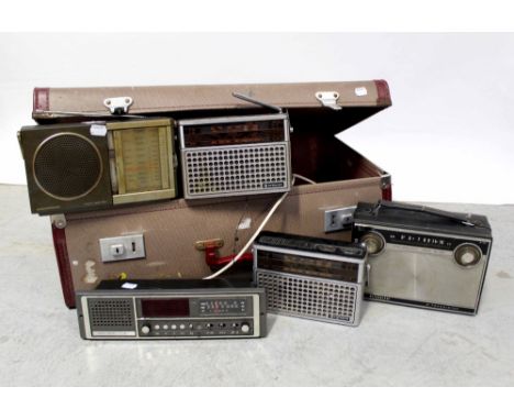 A vintage suitcase containing five vintage radios (6).