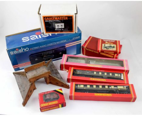 A small quantity of Hornby Railways OO gauge equipment including an R.312 LNER 4-6-2 loco 'Silver Link', also a quantity of r