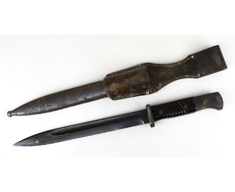 Dienst Seitengewehr im braunen Koppelschuh der Luftwaffe, Deutsches Reich 1933 - 1945, Klinge aus Eisen, mit Kehlung, gemart: