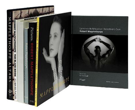 7 Bücher zu Robert Mapplethorpe, R. Mapplethorpe "Altars", Random House N.Y. 1995, in einem Originalschuber, R. Mapplethorpe 