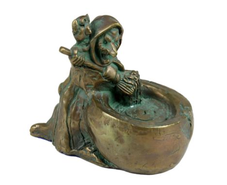 Hercks, Rainer (Augsburg 1951 - 2005), "Walpörgy Magic Drink", humoristische Bronzeskulptur einer mit dem Besen im Kessel rüh