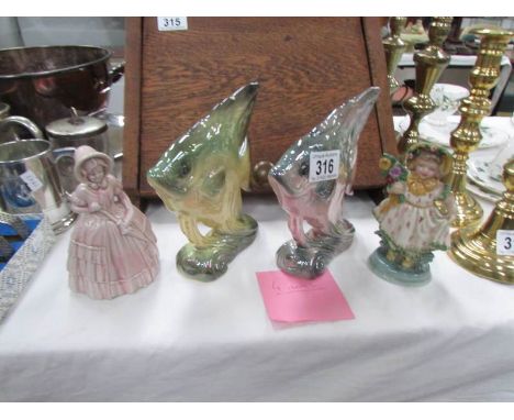 2 ceramic fish and 2 figures